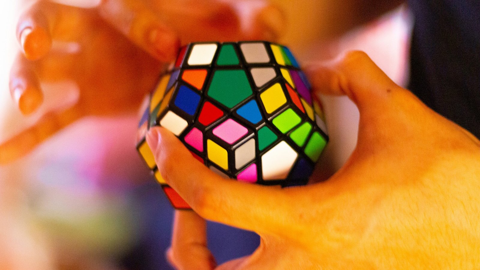 Descubre los secretos para resolver el cubo megaminx