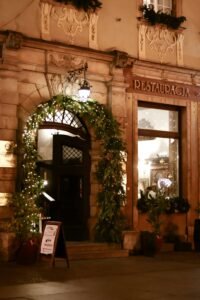 el-restaurante-que-parece-un-antiguo-palacio-y-es-perfecto-para-celebrar-la-navidad-con-amigos-por-su-menu-degustacion-a-45-euros