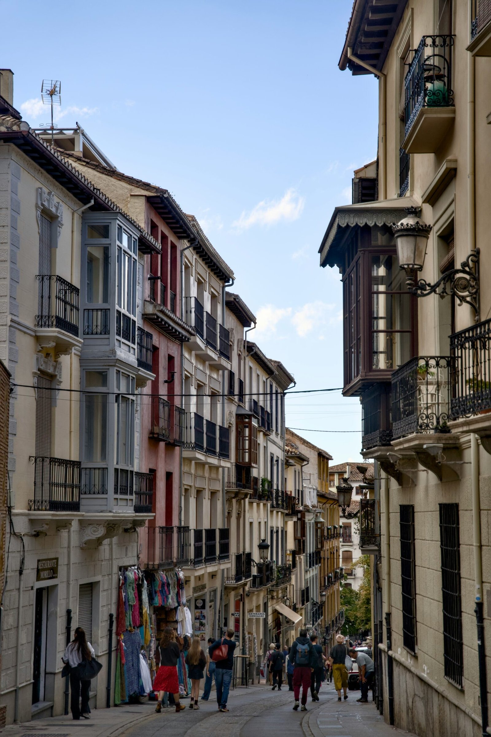Historia y encanto de la calle Mariano Sebastián Izuel