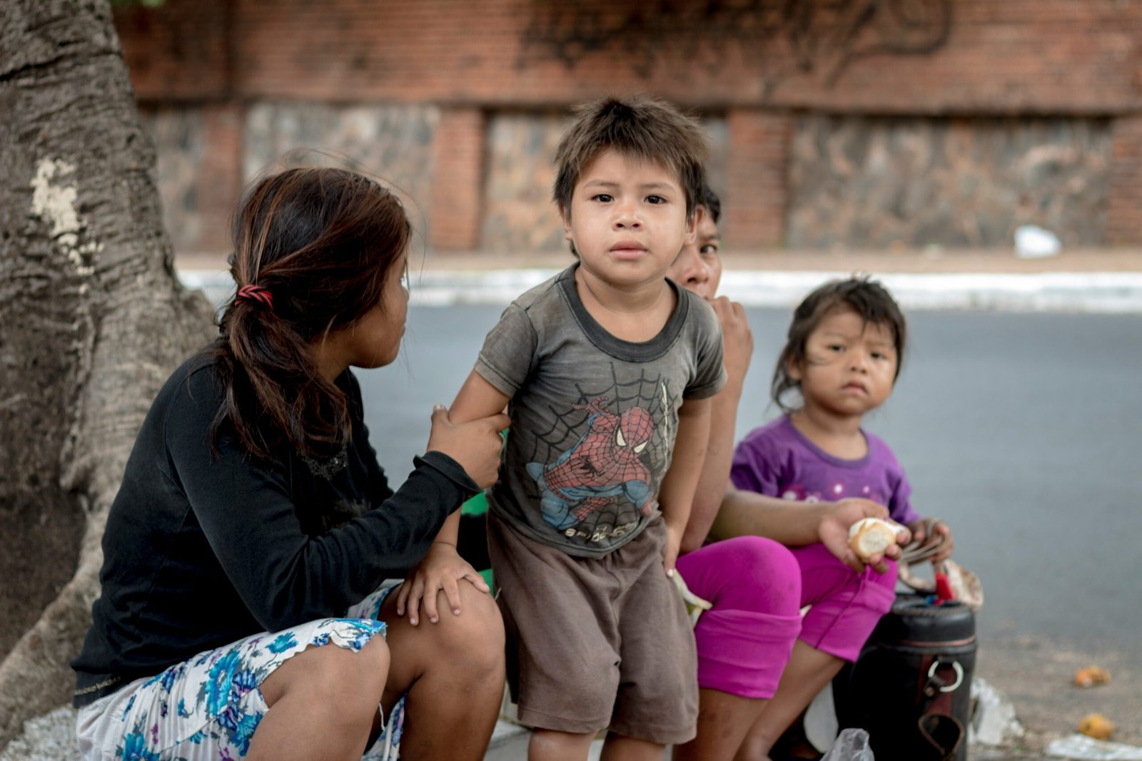 La complejidad de criar y cuidar a los hijos de otros